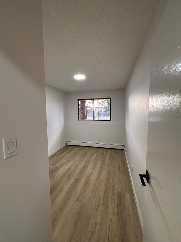 Cedarcrest Manor - Photo 5 of 19