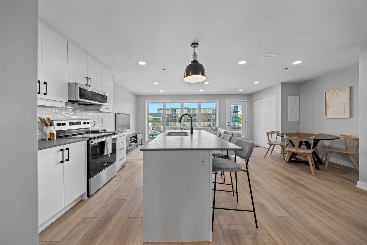 Dreamers Loft - Photo 3 of 50