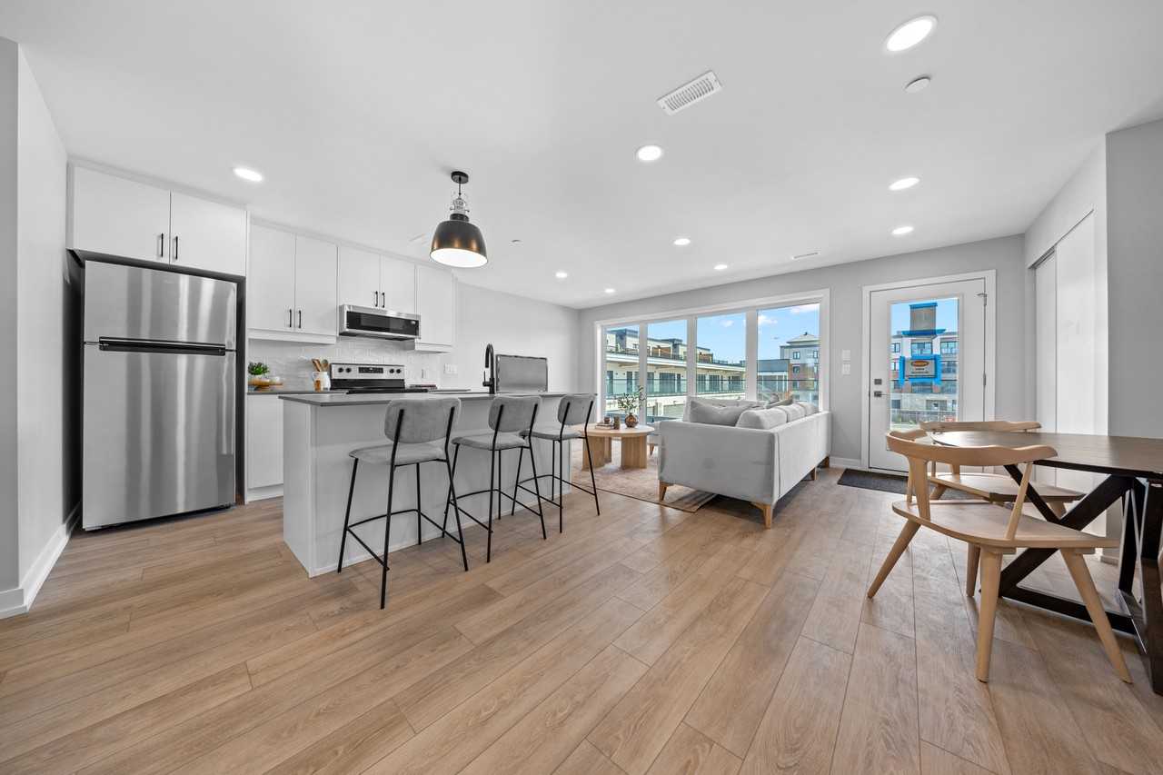 Dreamers Loft - Photo 4 of 50