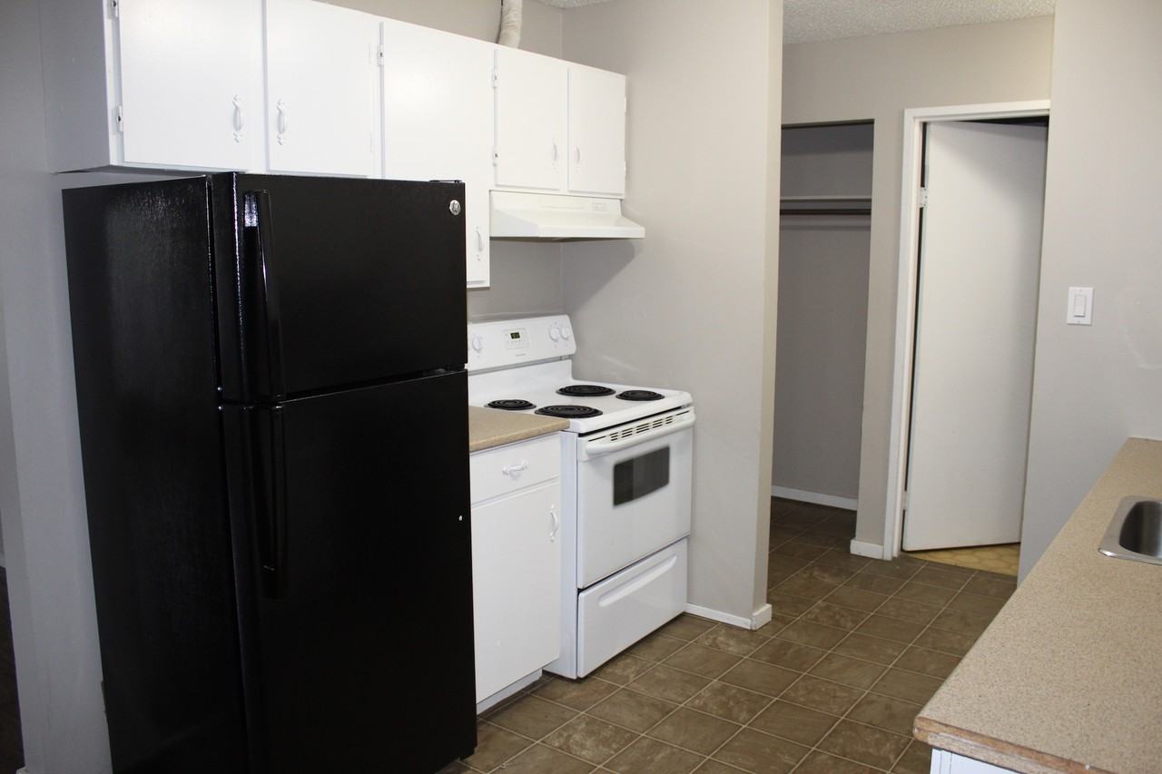 Pisces Manor - Photo 3 of 11