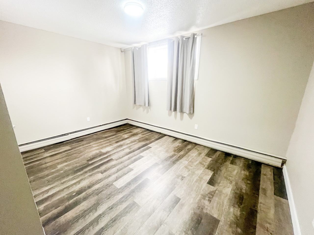 Rae 3864 - Photo 7 of 9