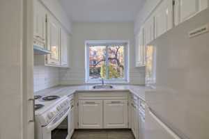 featured image of 2400 Av Van Horne