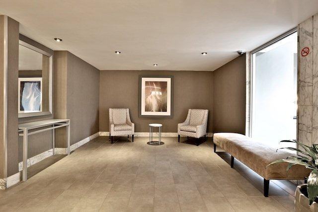 11 Shallmar Boulevard Toronto - Photo 2 of 18