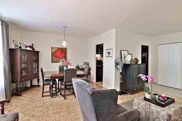 11 Shallmar Boulevard Toronto - Photo 6 of 18