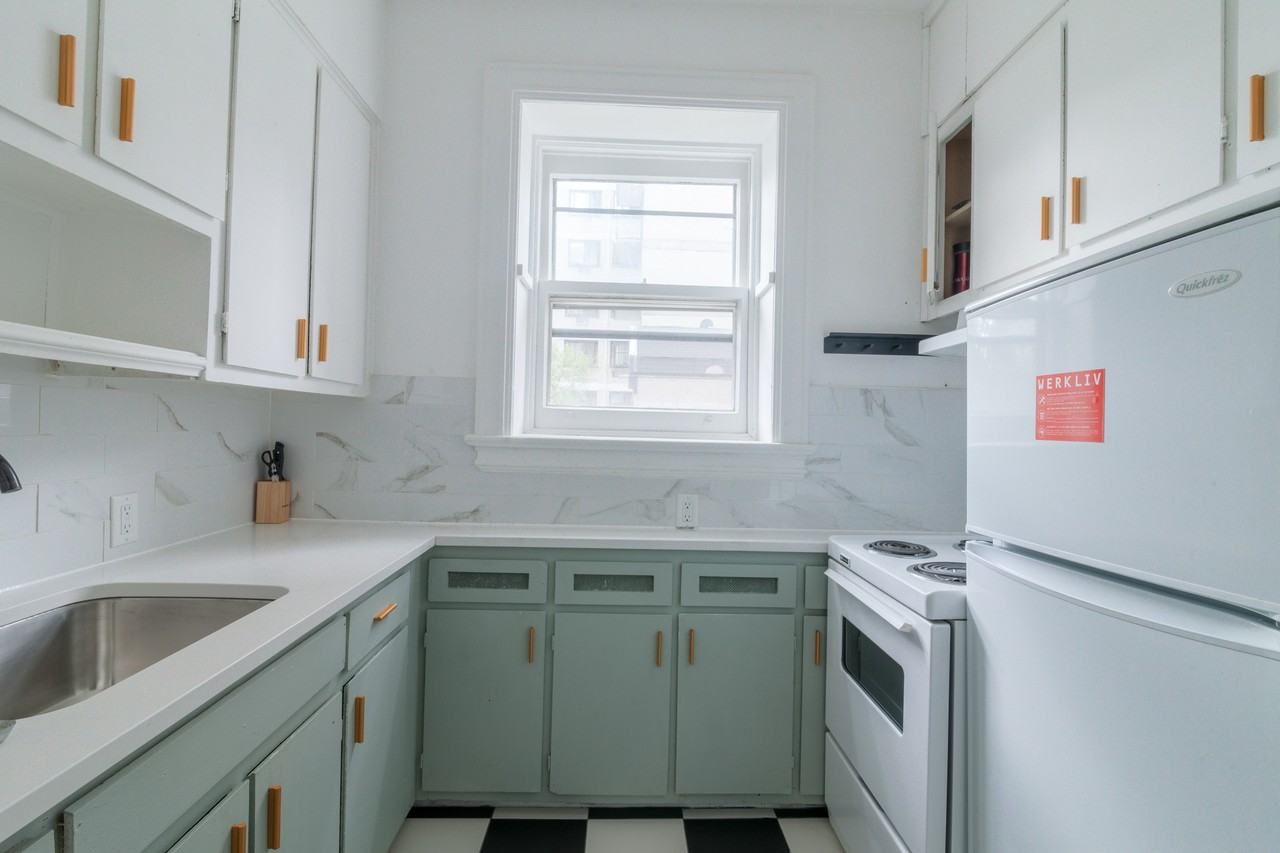 1245 Saint-Marc Street - Photo 3 of 10