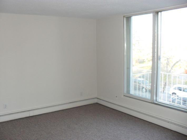 Crestview Apartments - Photo 4 of 9