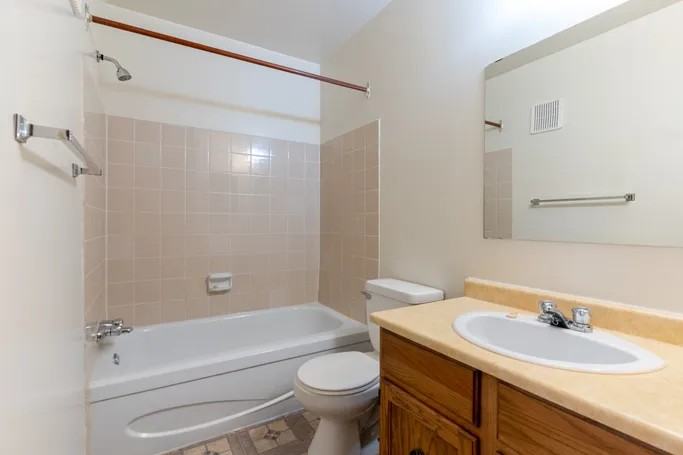 Royal Lady Manor - Photo 5 of 24