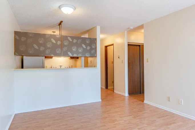 Royal Lady Manor - Photo 6 of 24