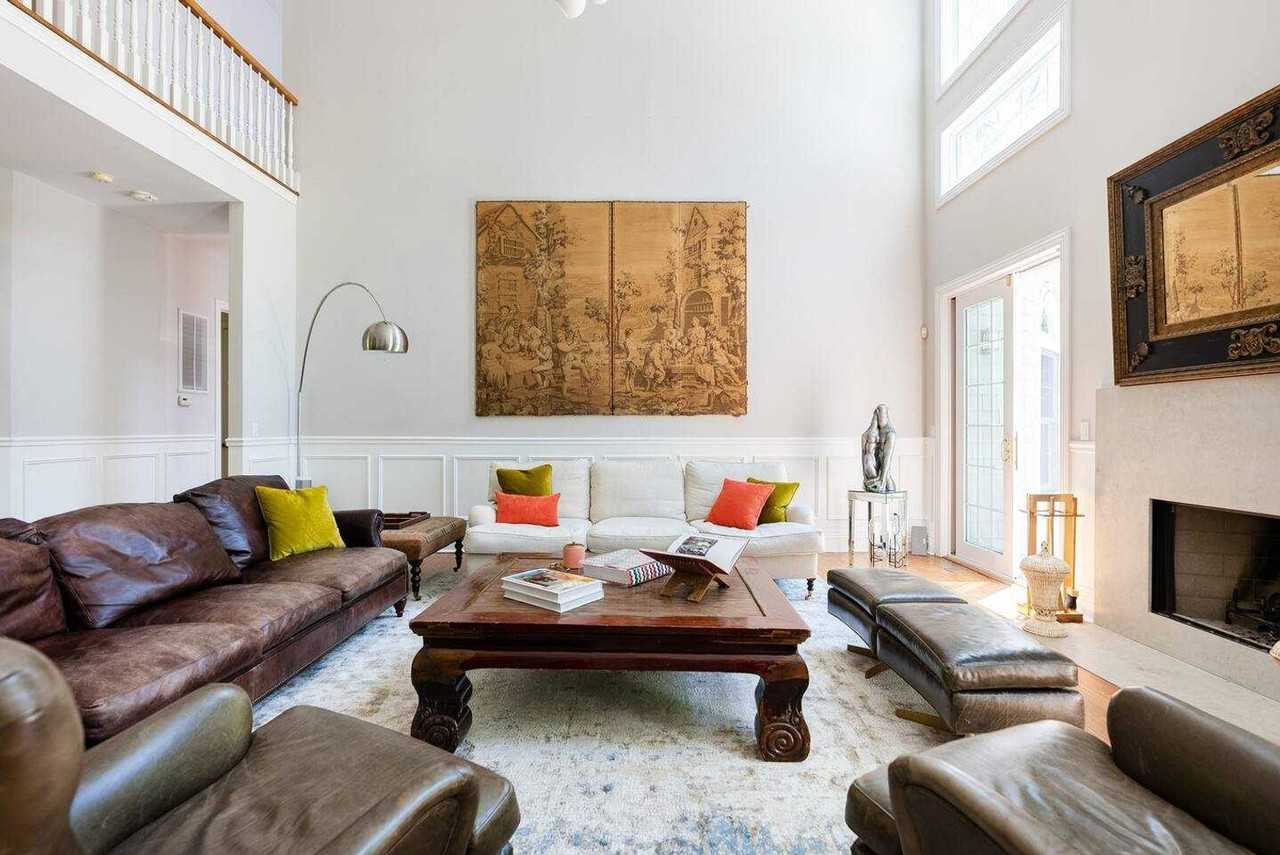 19 Old School House Ln #1350583P - Photo 2 of 24