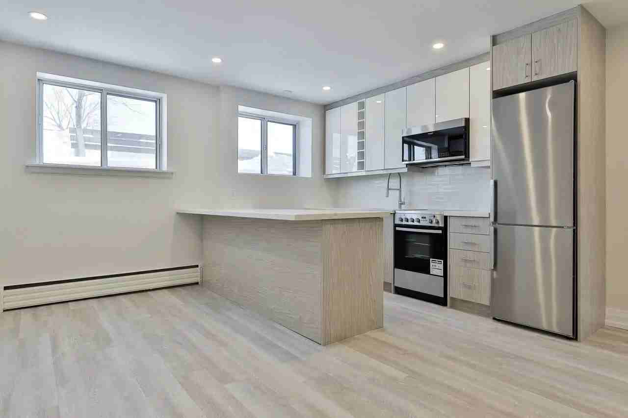 251-255 & 261-281 & 285 The West Mall - Photo 7 of 18