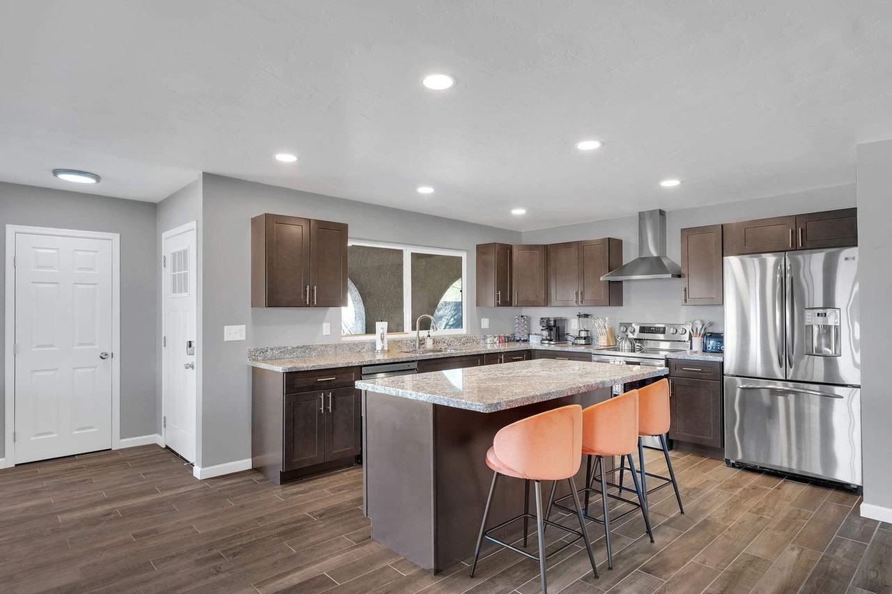 6240 E River Rd #1357350P - Photo 7 of 37