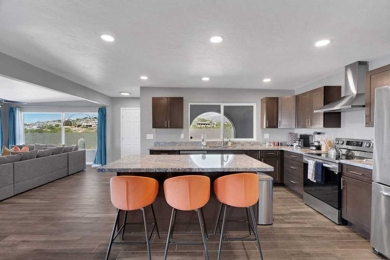 6240 E River Rd #1357350P - Photo 7 of 36