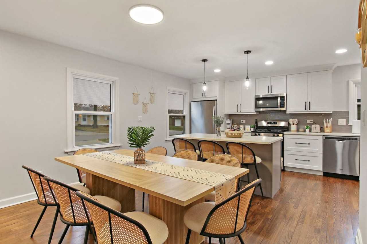 1104 Elizabeth St #1366966P - Photo 3 of 50