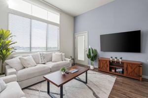 featured image of 711 W Broadway Rd