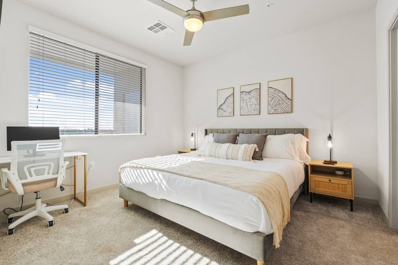 711 West Broadway Road - Photo 6 of 49