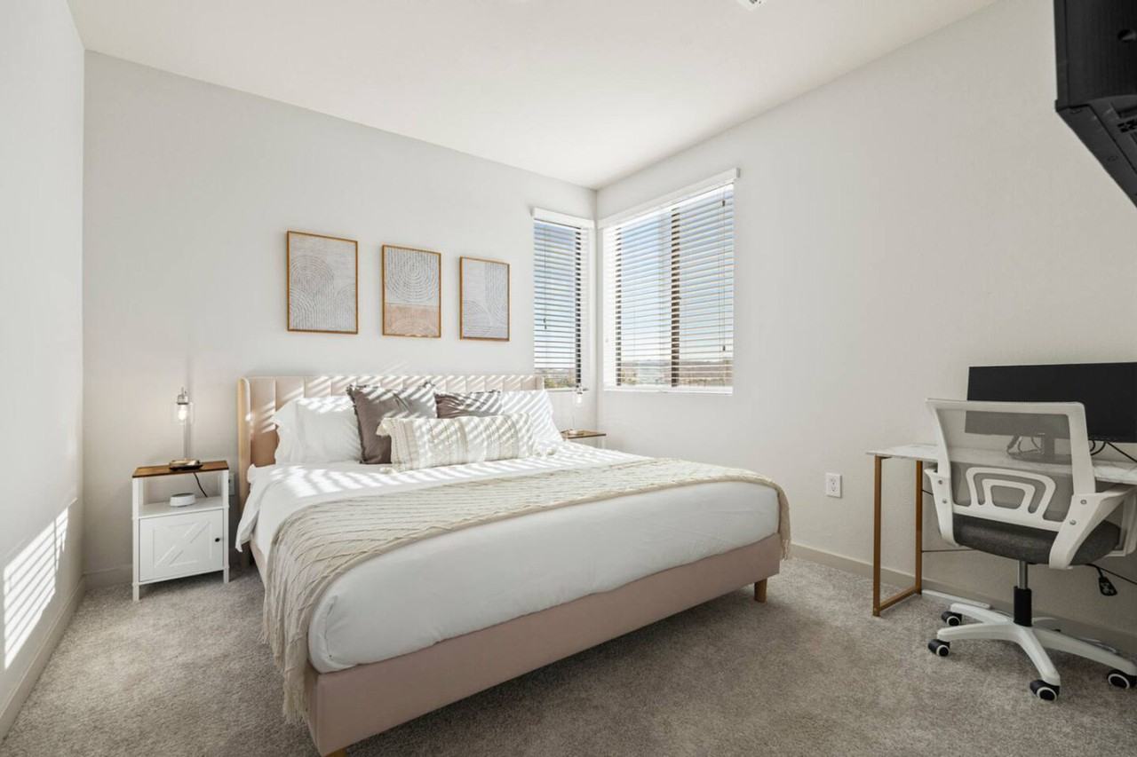 711 West Broadway Road - Photo 7 of 49