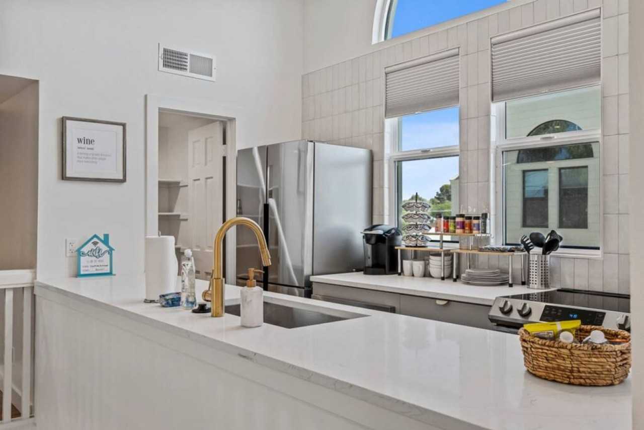 909 E Camelback Rd #1366951P - Photo 3 of 25