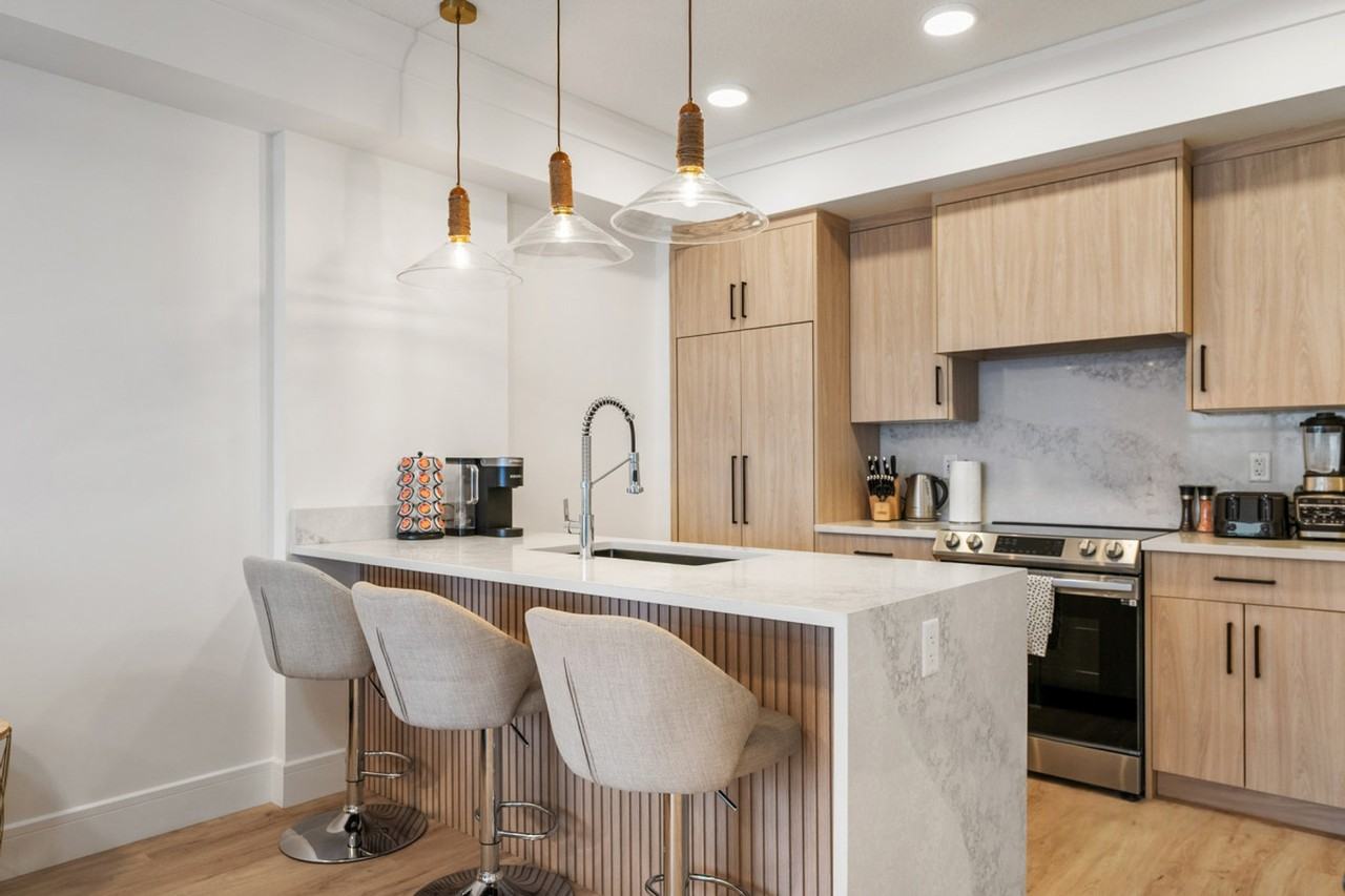 2550 Battleford Ave Sw #1314541P - Photo 3 of 35