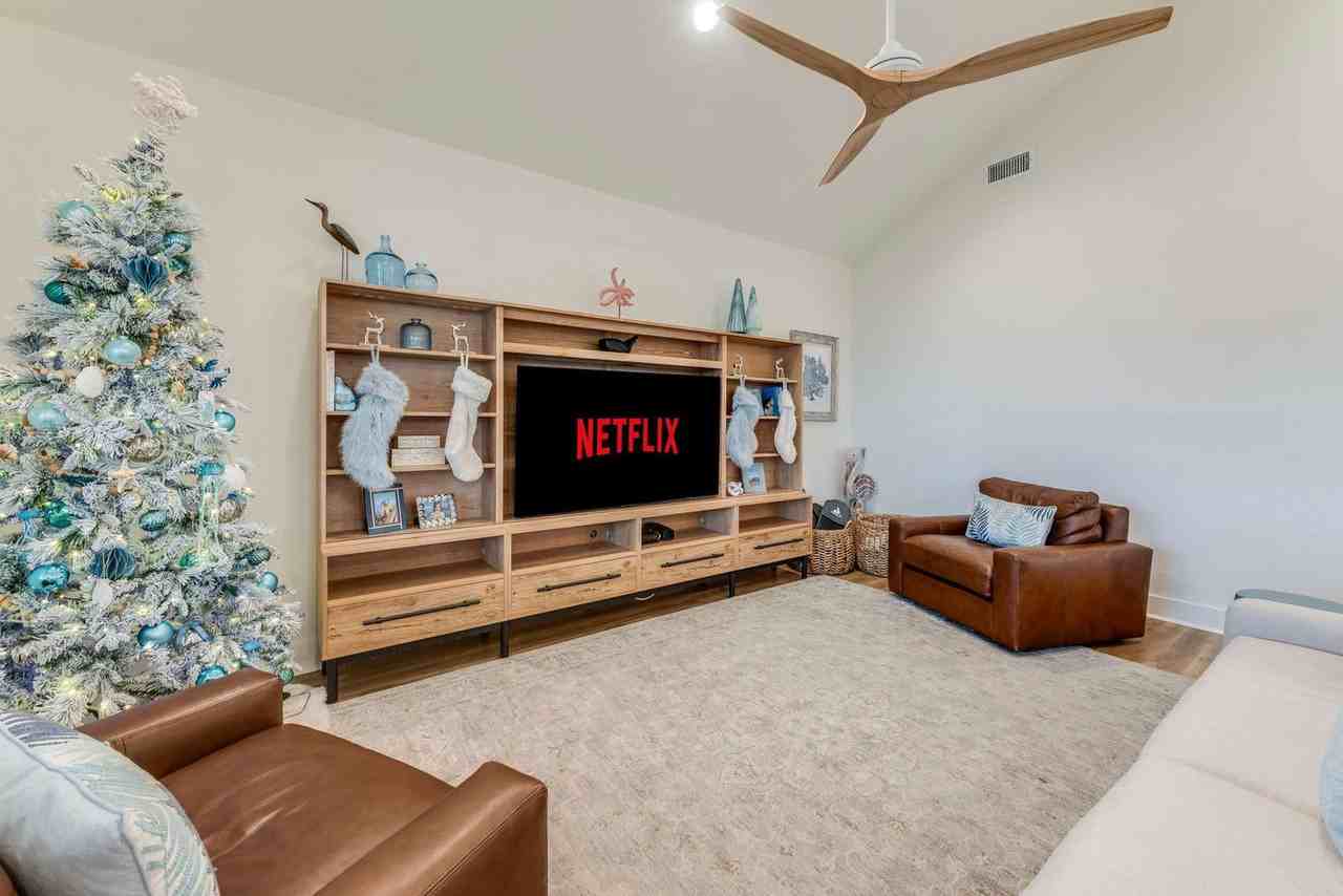 119 6th St #1369222P - Photo 2 of 40