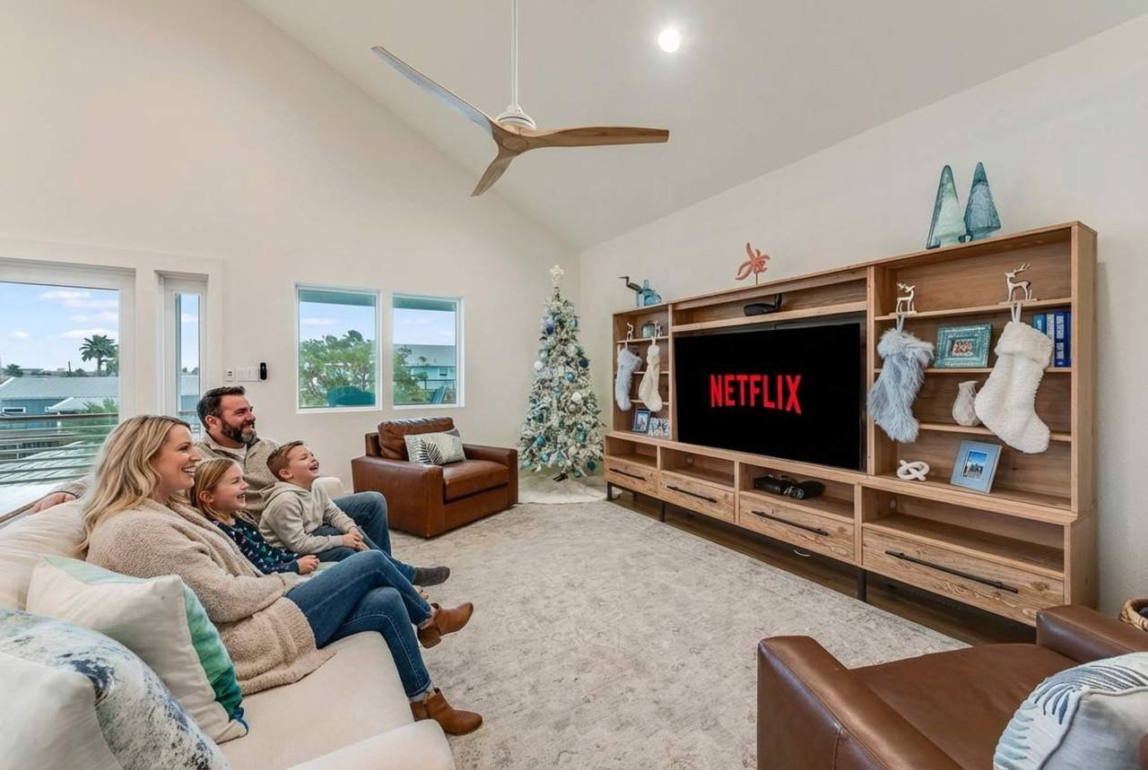 119 6th St #1369222P - Photo 3 of 40