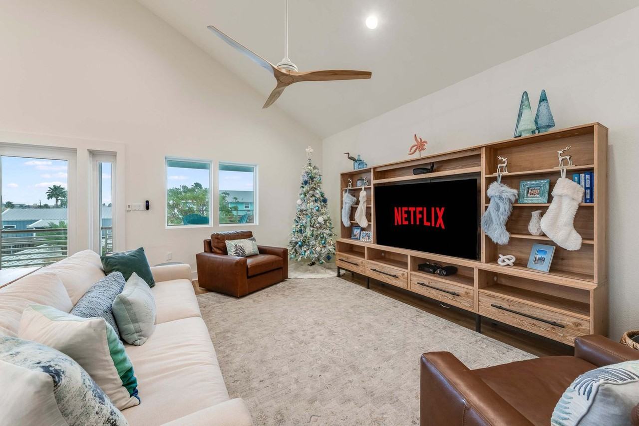 119 6th St #1369222P - Photo 4 of 40