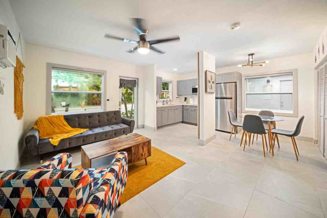 847 Ne 16th Ave #1369651P - Photo 2 of 16