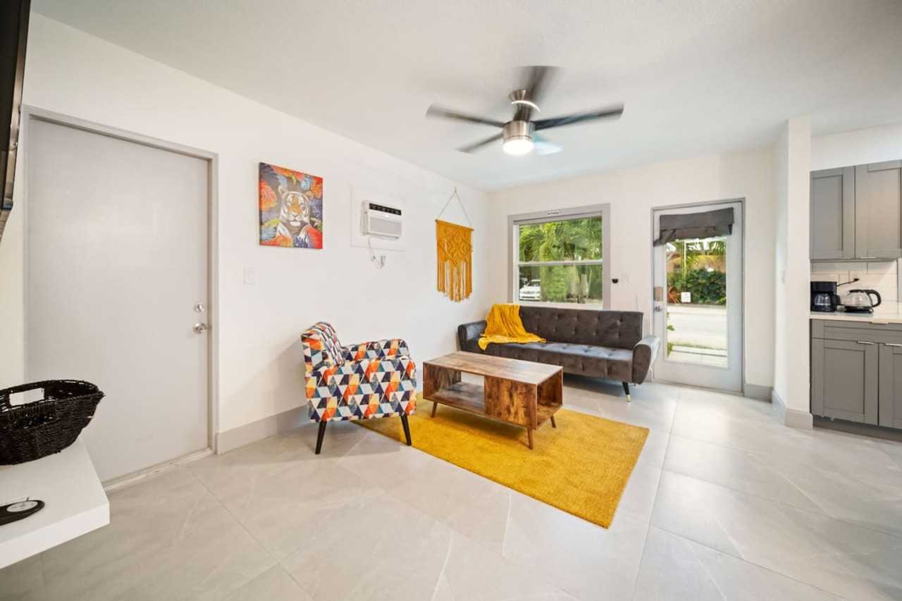 847 Ne 16th Ave #1369651P - Photo 3 of 16