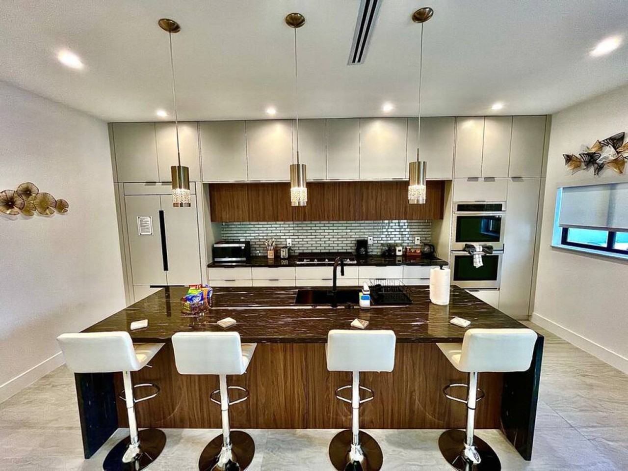 648 Ne 16th Ter #1369641P - Photo 5 of 31