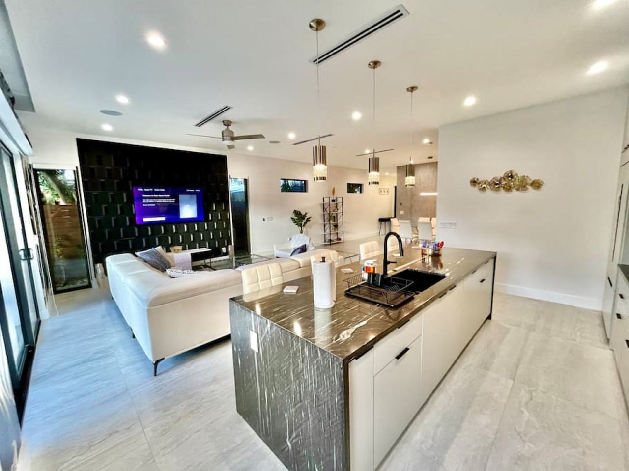 648 Ne 16th Ter #1369641P - Photo 6 of 31