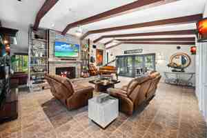 featured image of 4501 Briarcliff Ln