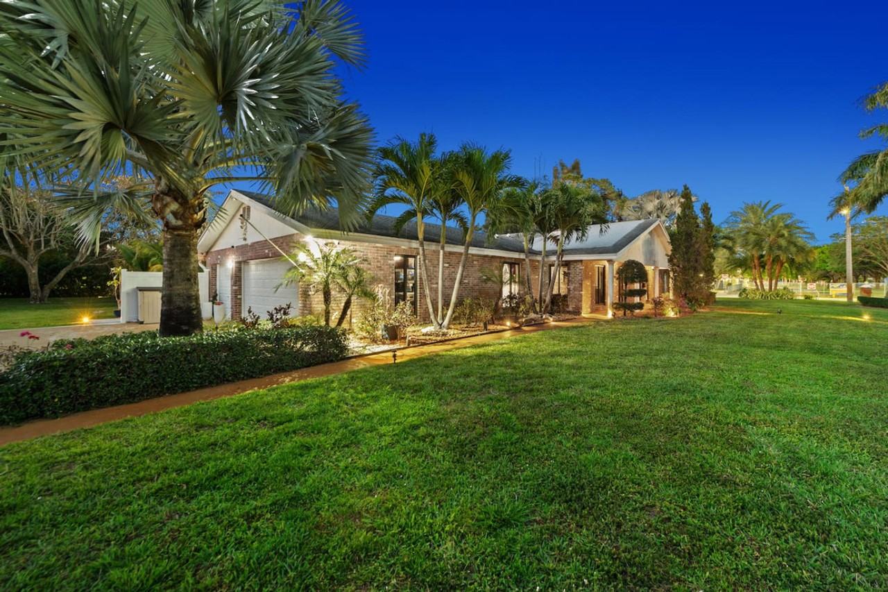 4501 Briarcliff Lane - Photo 3 of 47