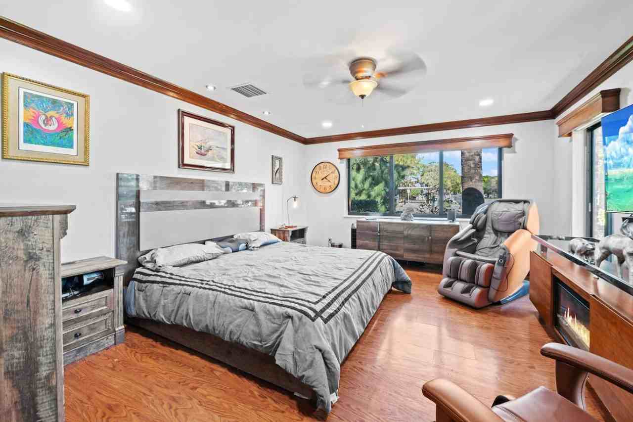 4501 Briarcliff Lane - Photo 4 of 47