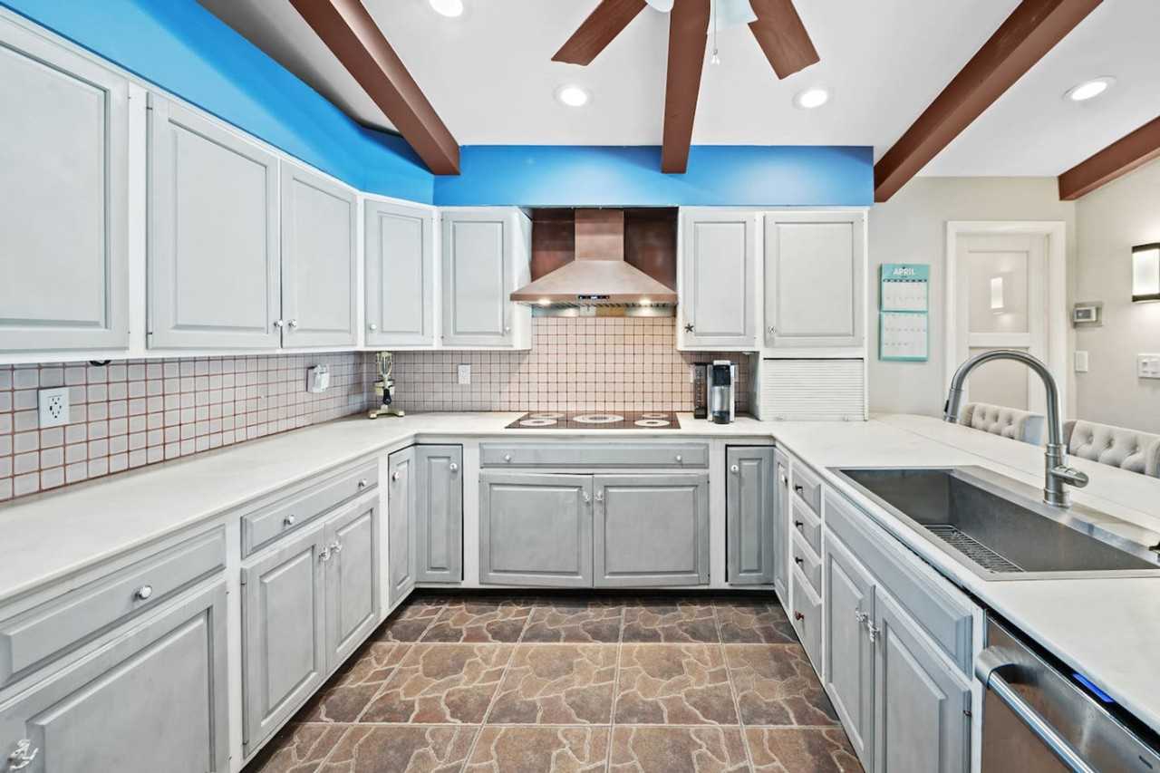 4501 Briarcliff Lane - Photo 5 of 47