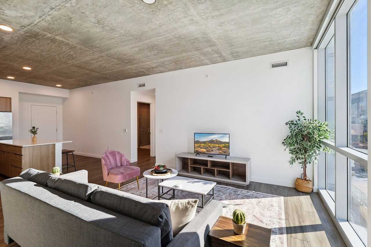 222 E Jefferson St #1369270P - Photo 2 of 50