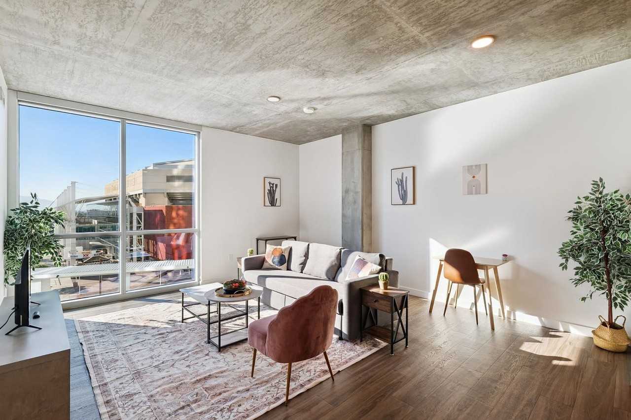 222 East Jefferson Street - Photo 4 of 50