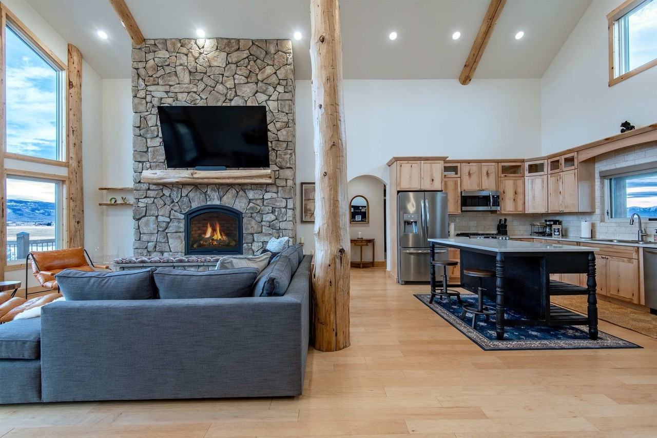 4535 Roxanne St #1370193P - Photo 3 of 50