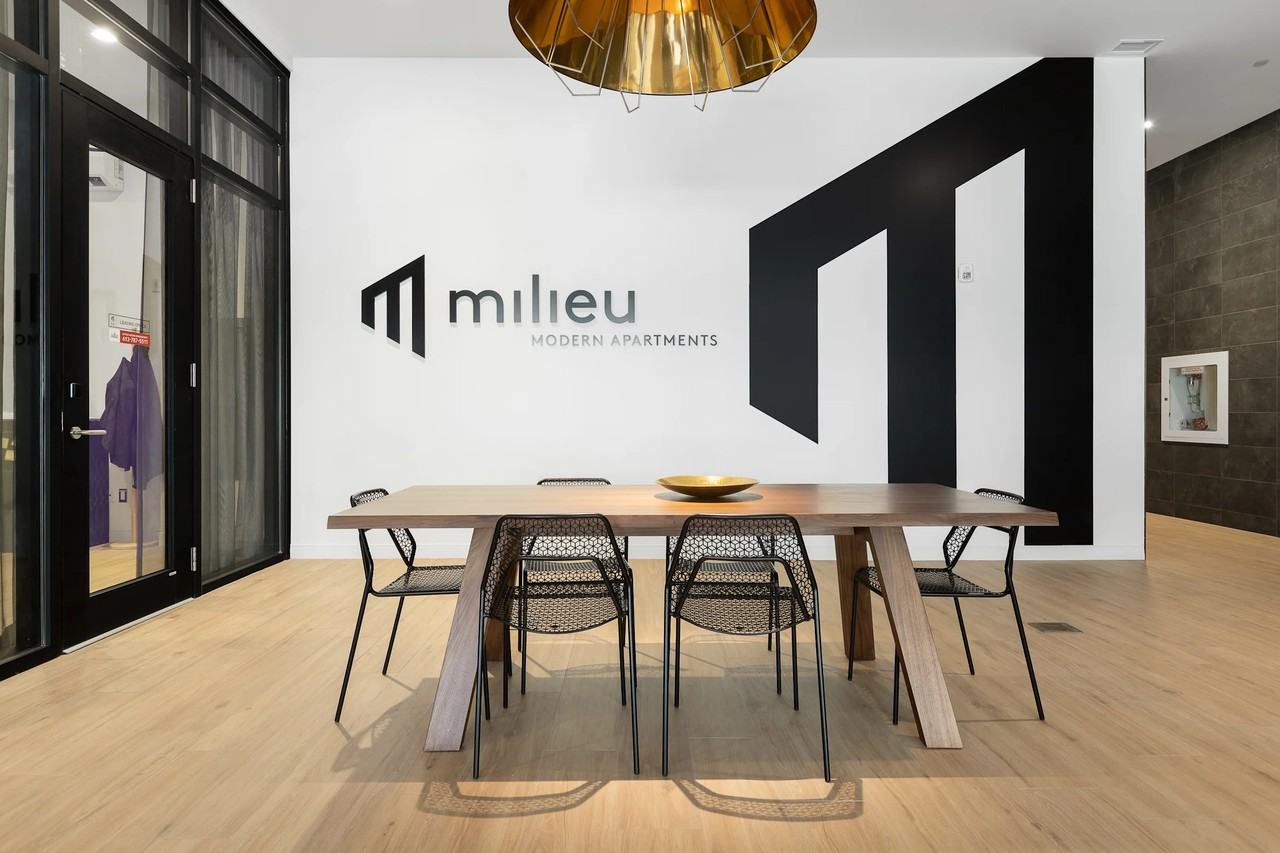 Milieu - Photo 2 of 50
