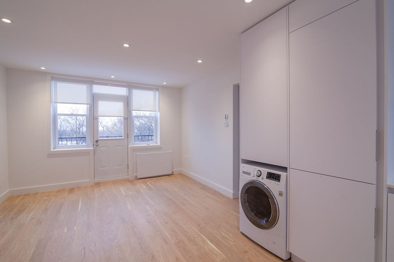 4745 Queen Mary Road - Photo 3 of 10