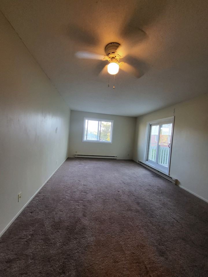 270 Lorry Greenberg Dr - Photo 5 of 17