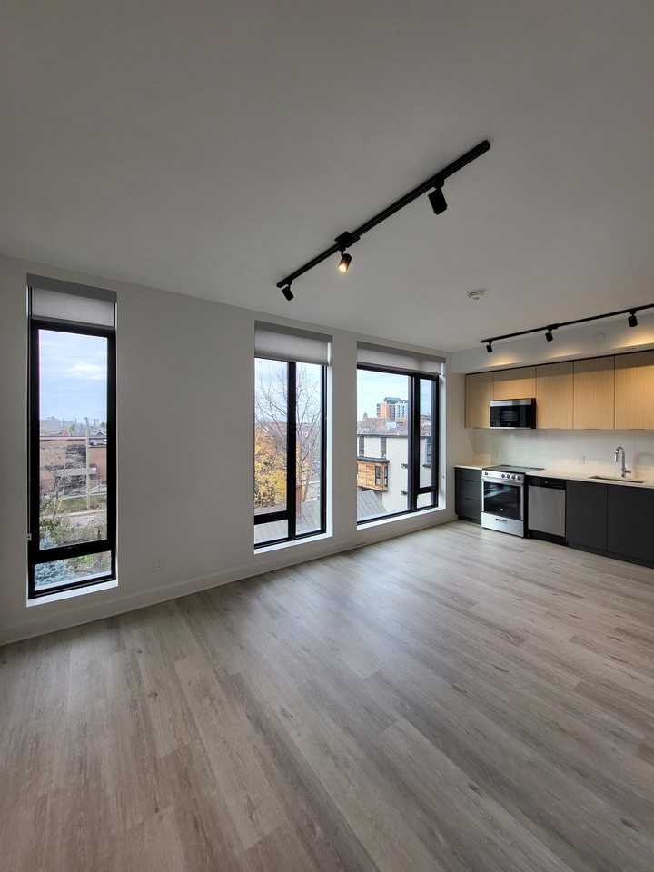 444 Bronson Ave - Photo 4 of 9