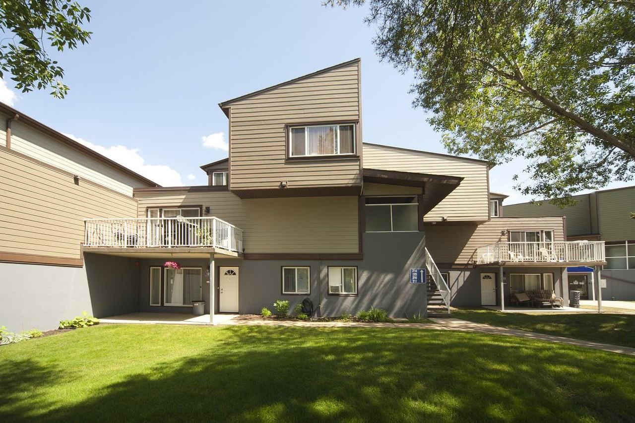 Hillcrest Place Townhomes | Parking Free | Water and Gar are Included | No Dog Allowed - Photo 6 of 49