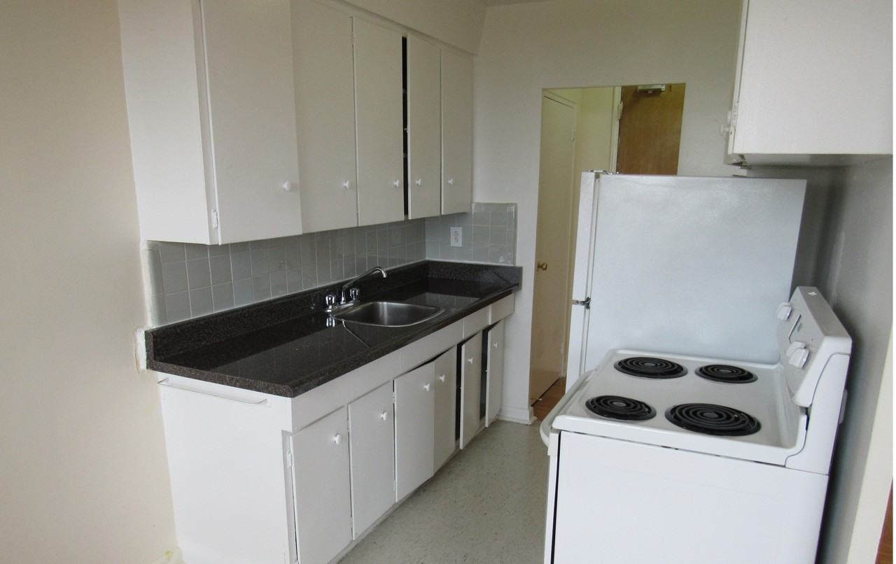 450 Winona Drive - Photo 4 of 10