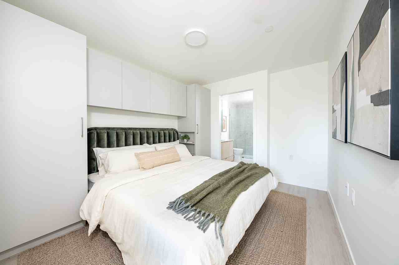 Neighbour on 4th - Photo 6 of 50