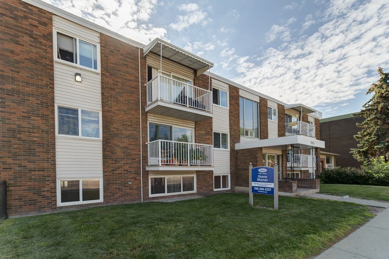 Diane Manor - Photo 2 of 18