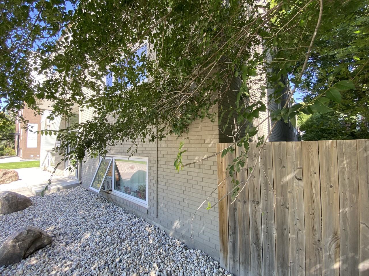 441 Edison Ave - Photo 3 of 15