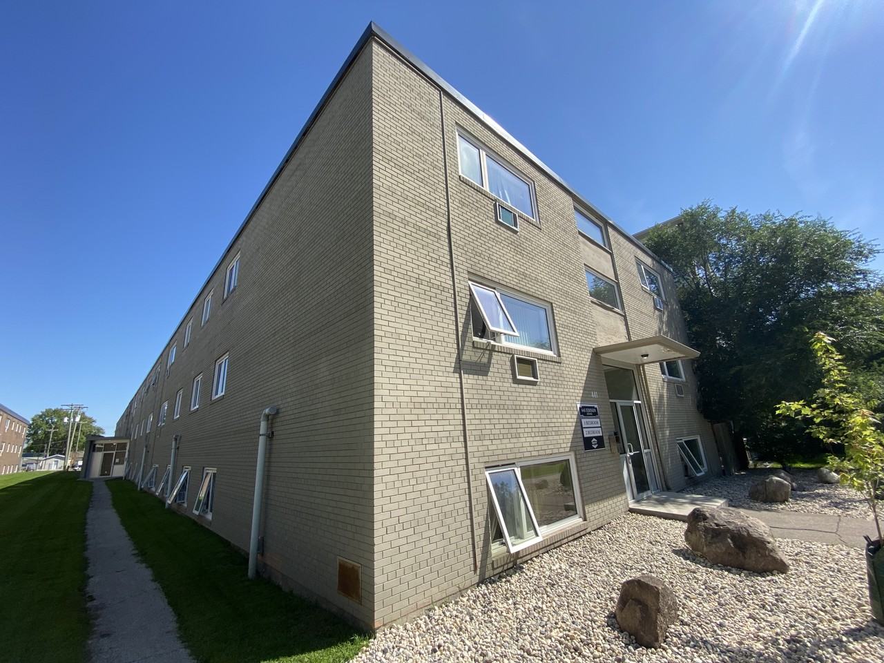 441 Edison Ave - Photo 5 of 15