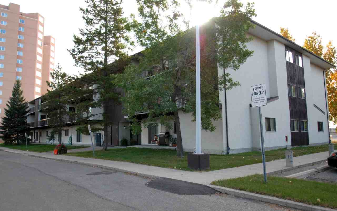 Surrey Manor - Photo 3 of 31