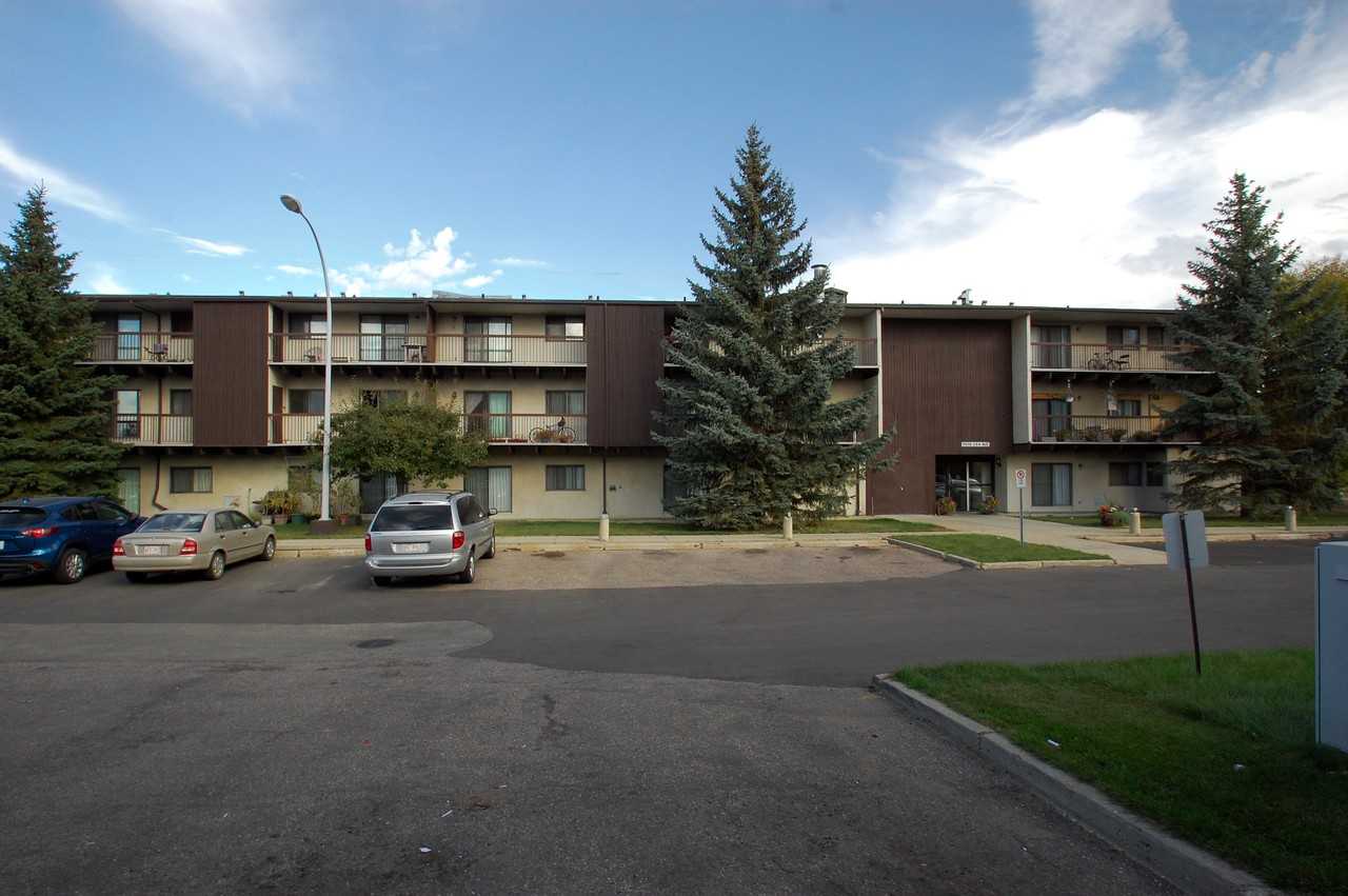 Surrey Manor - Photo 6 of 31