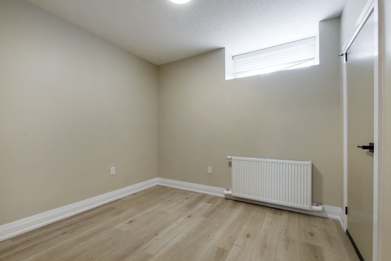 The Row - Photo 6 of 19