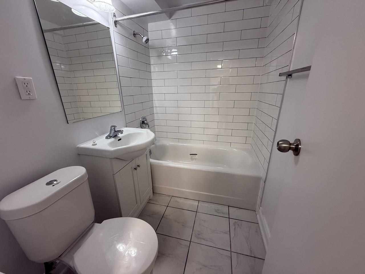 Surrey Place Apartments - Photo 5 of 50